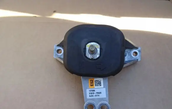 Hyundai Tucson IV NX4 Engine mount bracket 21810P0520