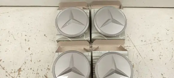 Mercedes-Benz W123 Original wheel cap 1074000025 A1074000025