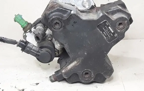 Volvo S60 Fuel injection high pressure pump 0445010111 8692521