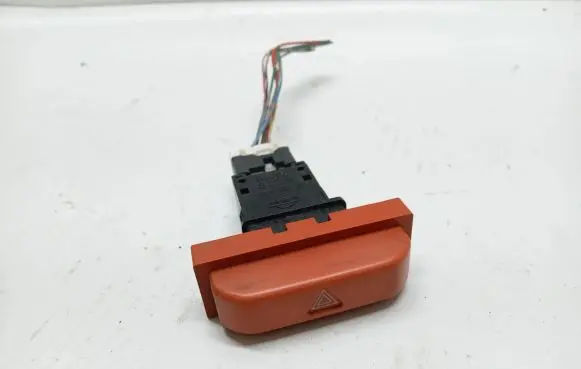 Nissan X-Trail T30 Hazard light switch 06016