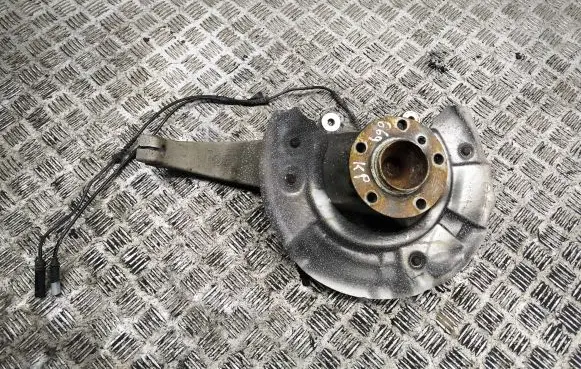 BMW 5 F10 F11 Front wheel hub