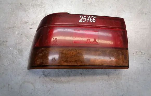 Mitsubishi Lancer Rear/tail lights 0438560L