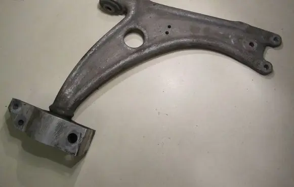Volkswagen PASSAT B6 Front lower control arm/wishbone 3C0407151F 2020707