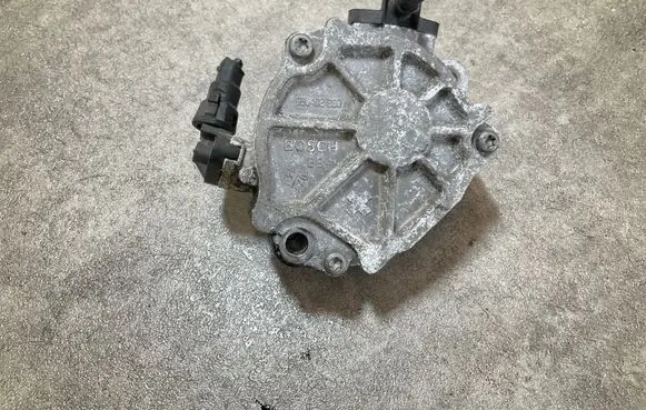 Peugeot 2008 I Vacuum pump 9804021880