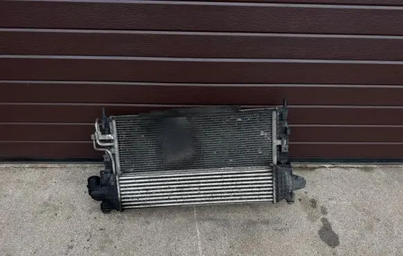 Ford Focus Radiator set 3M5H8005TL 3M5H8C607RG 3M5H9L440AE