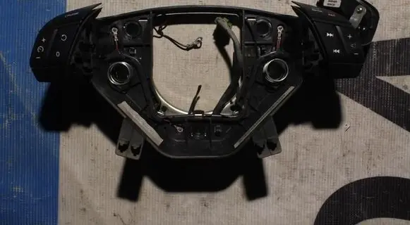 Steering wheel buttons/switches