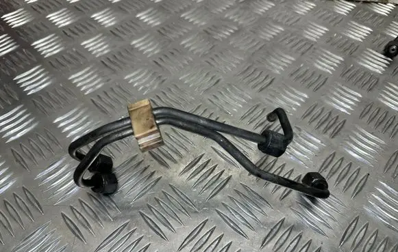 Volvo XC90 Fuel injector supply line/pipe 