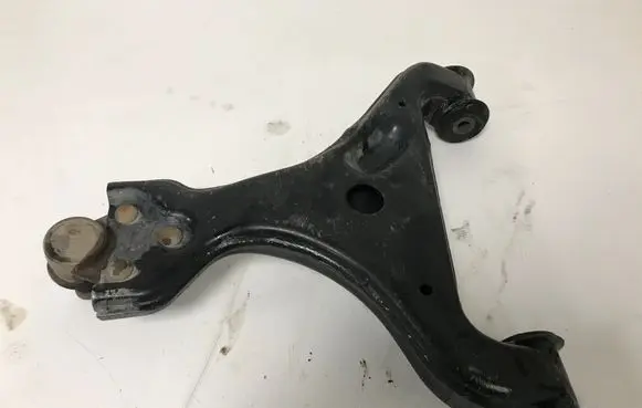 Mercedes-Benz Vito Viano W639 Front lower control arm/wishbone A63933009
