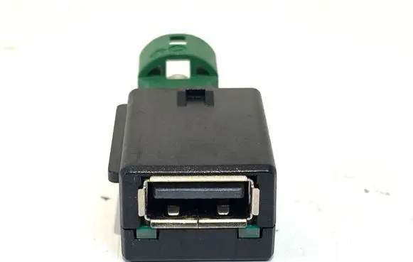Volkswagen PASSAT B8 USB socket connector 5Q0035726
