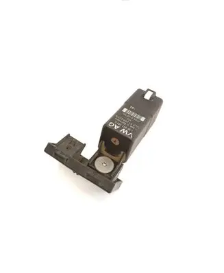 Volkswagen Golf V Glow plug pre-heat relay 038907281D 51299023A