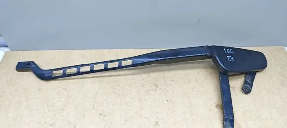 Mercedes-Benz ML W166 Front wiper blade arm 24027217