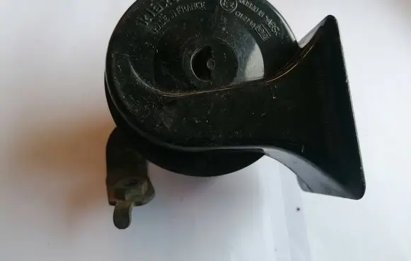 Audi A4 S4 B5 8D Horn signal 0092018 CH2139