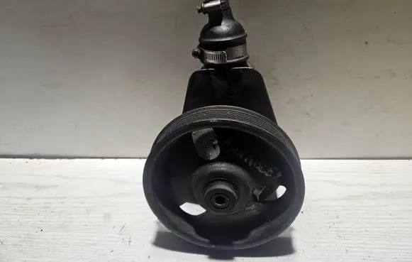 Chrysler Voyager Power steering pump 5274131