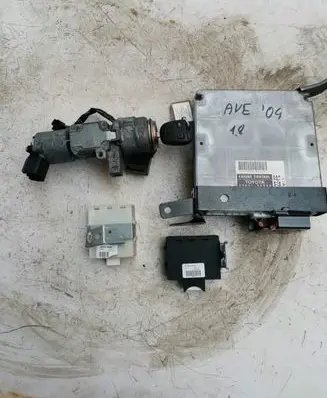 Toyota Avensis T250 Immobilizer control unit/module 8966105590