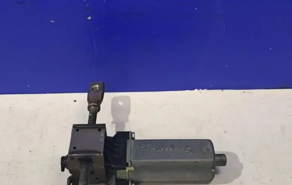 Mercedes-Benz S W221 Seat adjustment motor 0390203254