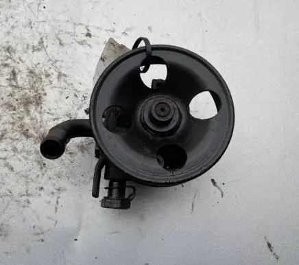 KIA Carens II Power steering pump