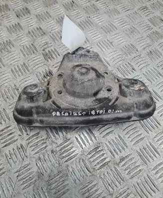 Volkswagen PASSAT B5.5 Front shock absorber mounting bracket 