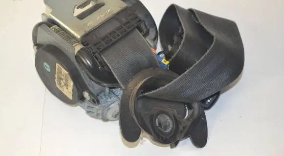 Volkswagen Golf V Front seatbelt 609823101E R4109063DCW
