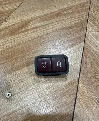 Mercedes-Benz S W221 Tailgate/boot open switch button 2208211479 32132101