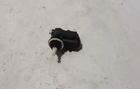 Headlight level adjustment motor