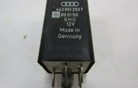 Volkswagen PASSAT B4 Other relay 443951253T