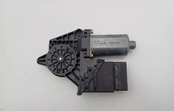 Skoda Superb B5 (3U) Rear door window regulator motor 0130821696 105407301