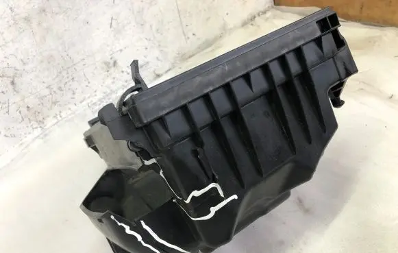 Ford Focus Air filter box cover Jx619a612aa