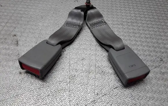 KIA Sorento Middle seatbelt buckle (rear) 