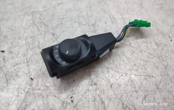 Peugeot 5008 Interior fan control switch 96846886XT