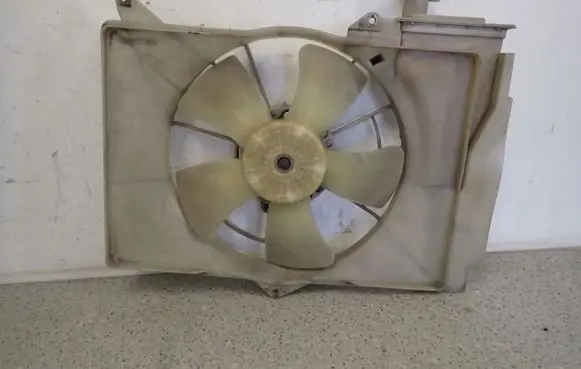 Toyota Yaris Air conditioning (A/C) fan (condenser) 