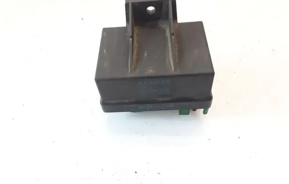 Peugeot 406 Glow plug pre-heat relay 9619039780