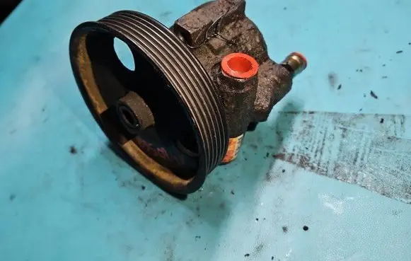 Renault Kangoo I Power steering pump 8200575303 IMPRK1380568