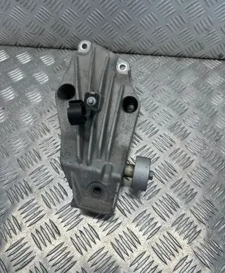 BMW 7 G11 G12 Engine mounting bracket 6861559