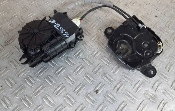 BMW 2 F46 Tailgate boot lock/latch motor 16367210