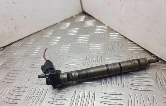 Audi A4 S4 B8 8K Fuel injector 0445116030 03L130277