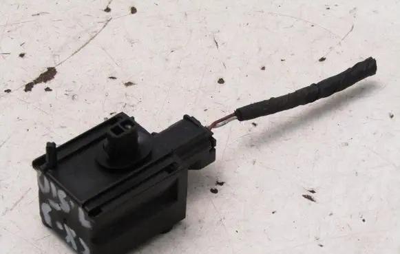 Mazda CX-3 Fan control module KD45676B1