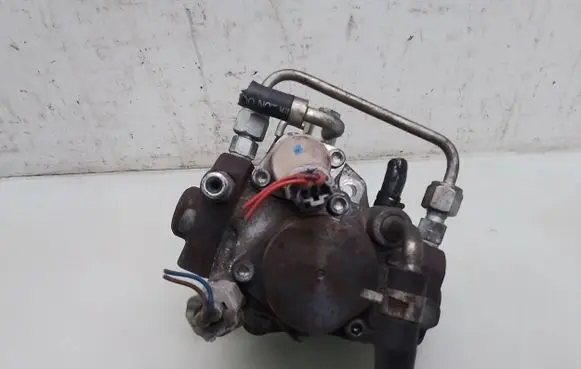 Toyota Avensis T250 Fuel injection high pressure pump 221000R020