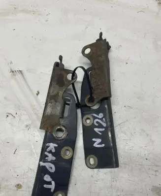 Nissan Terrano Engine bonnet/hood hinges