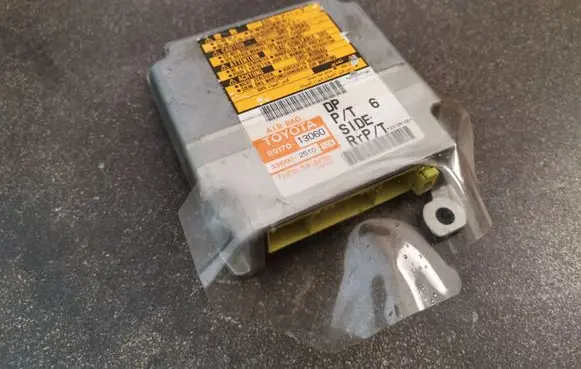 Toyota Corolla Verso E121 Airbag control unit/module 8917013060