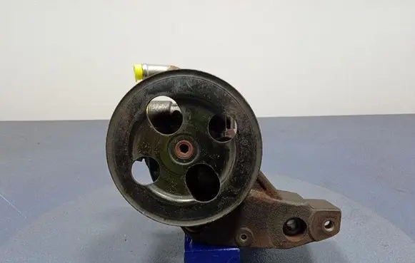 Mitsubishi Outlander Power steering pump 