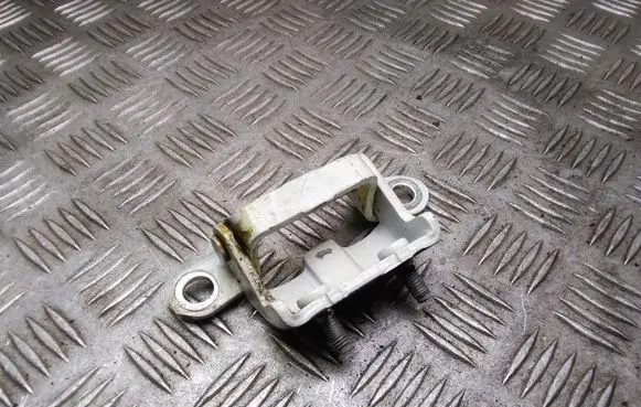 Nissan Qashqai+2 Rear door upper hinge