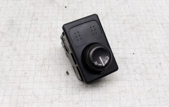 Nissan Almera Tino Wing mirror switch