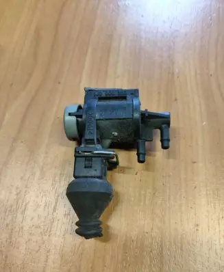 Audi A4 S4 B6 8E 8H Turbo solenoid valve 1J0906283A