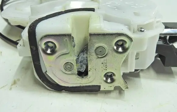 Mitsubishi ASX Front door lock