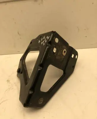 Audi A6 S6 C6 4F Fender mounting bracket 4F0821136A