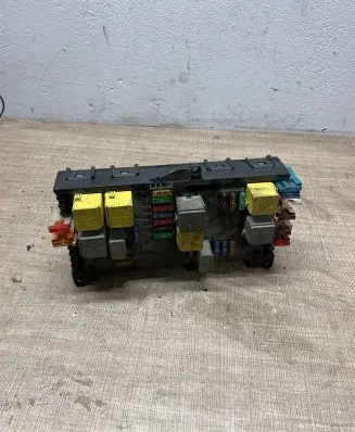 Mercedes-Benz Vito Viano W639 Fuse module A6395450301 ZGS001