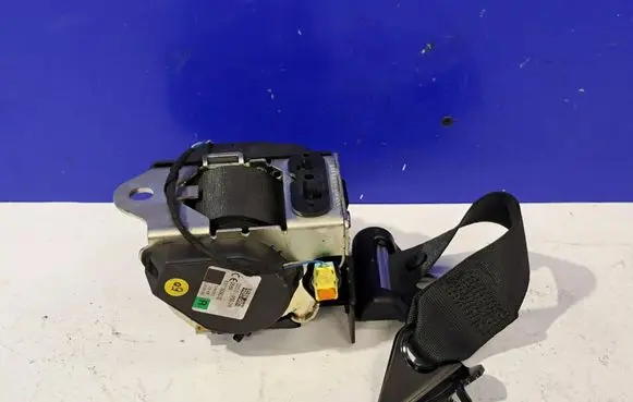 Mercedes-Benz E W213 Front seatbelt 631150900E