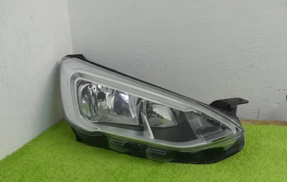 Ford Focus Headlight/headlamp JX7B-13W029AR