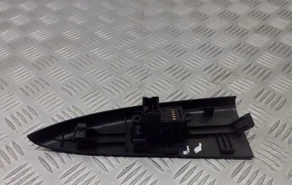 Nissan Note (E11) Quarter vent window switch 809609
