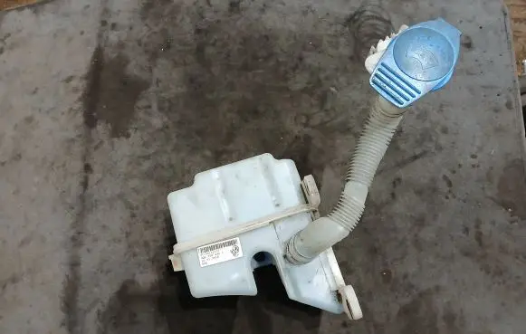 Volkswagen PASSAT B8 Windshield washer fluid reservoir/tank 3Q0955448B V115011210217 12012015